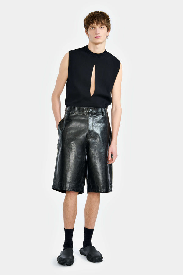 SLEEVELESS SLIT SWEATER